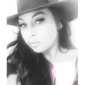 Meet your Posher, Karena